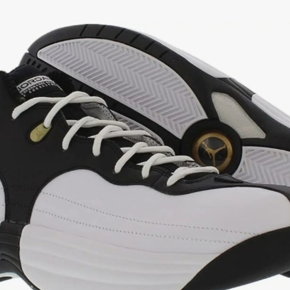 8.5 Jordan Men's Black and White Athletic Sneakers